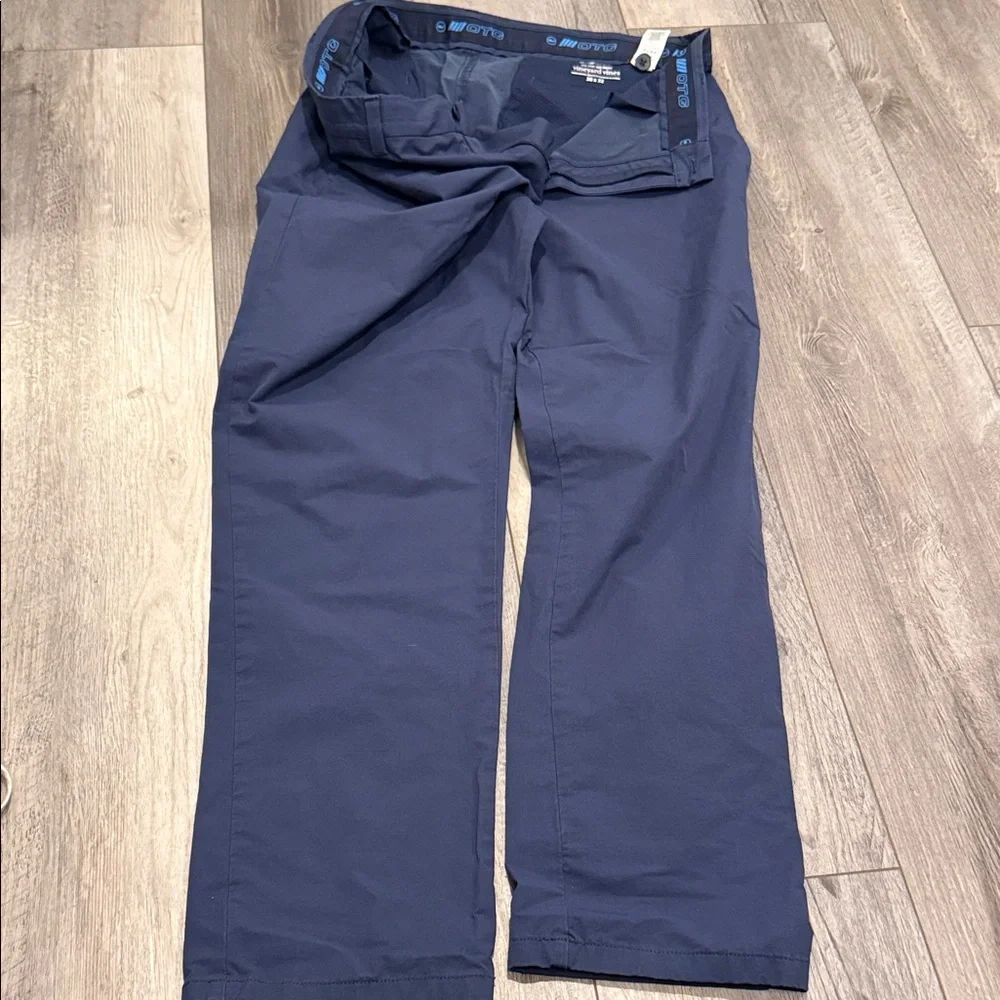 Vineyard Vines On-The-Go Pants in Dark Blue - Picture 2 of 2